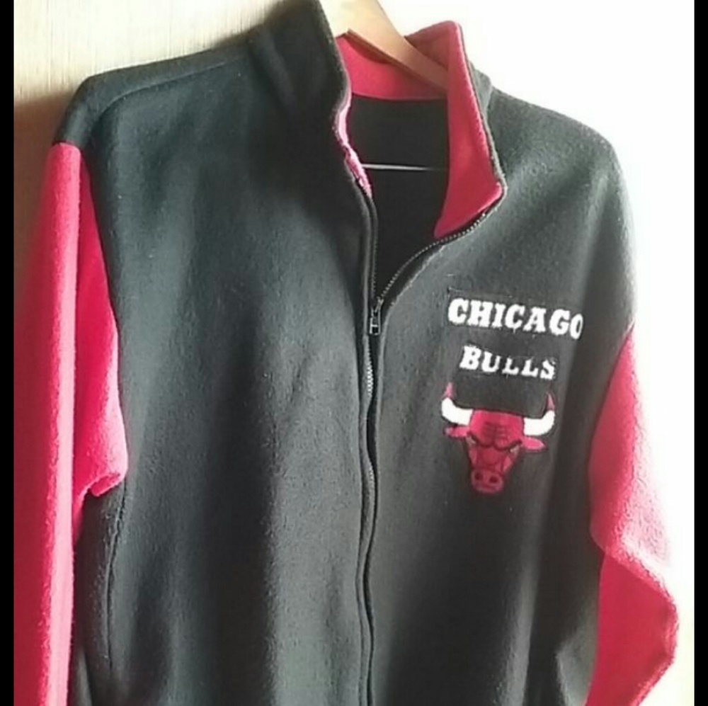 NEW HANDMADE FLEECE JACKET ,UNLINED BULLS  LOGO. BLACK/ RED JACKET   -XXL